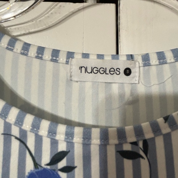 Elegant Floral Striped Blouse - Picture 2 of 3